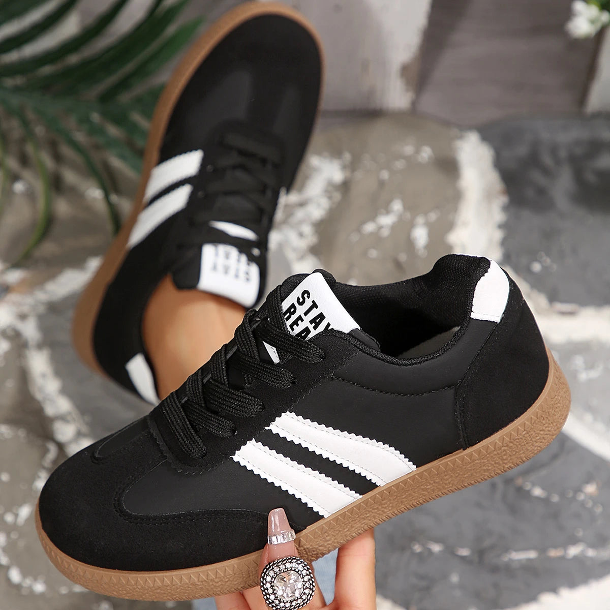 Zapatillas Deportivas Casuales para Mujer – Estilo Retro y Comodidad Ligera