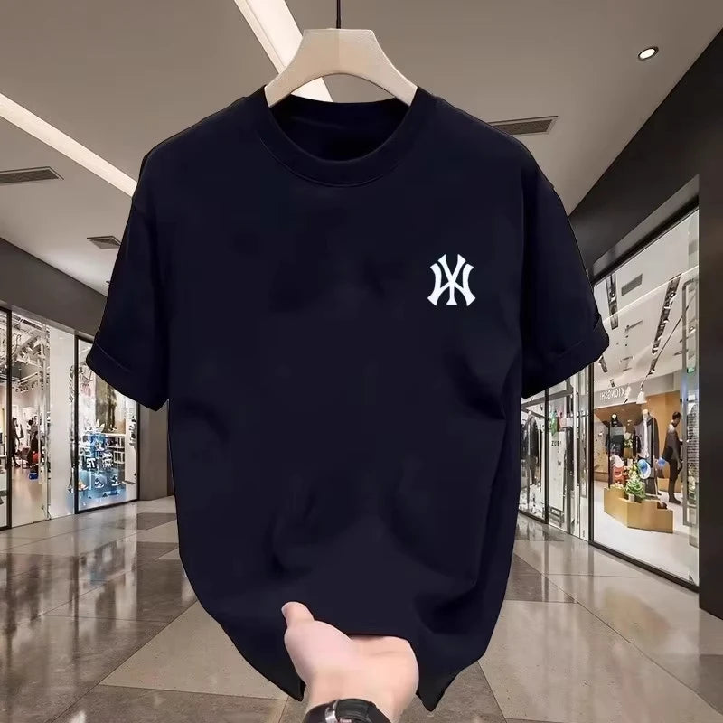 Camiseta Streetwear con Logo Clásico – Algodón Premium (Blanco/Negro)