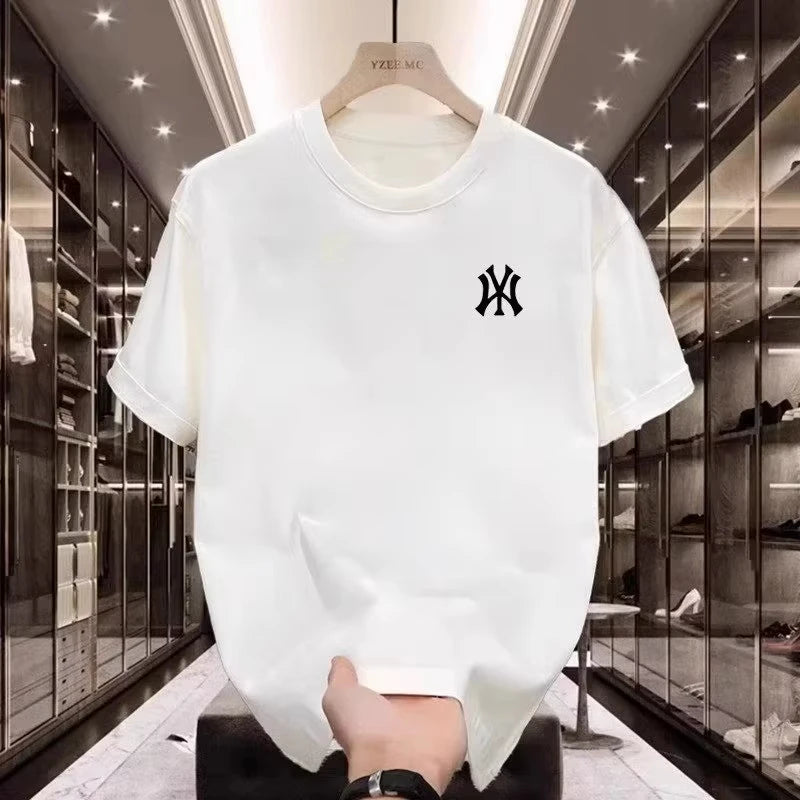 Camiseta Streetwear con Logo Clásico – Algodón Premium (Blanco/Negro)