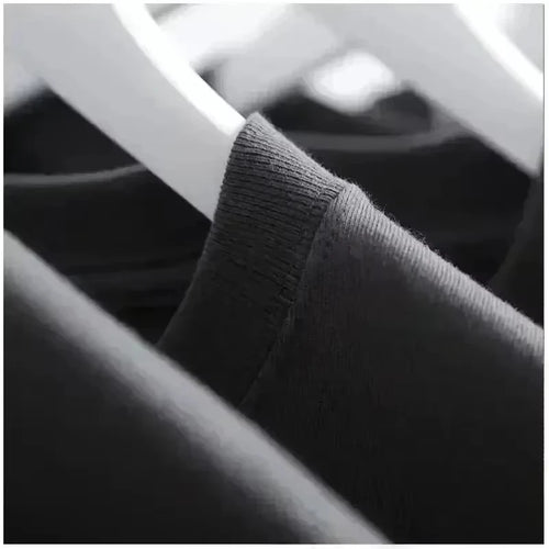 Camiseta Streetwear con Logo Clásico – Algodón Premium (Blanco/Negro)