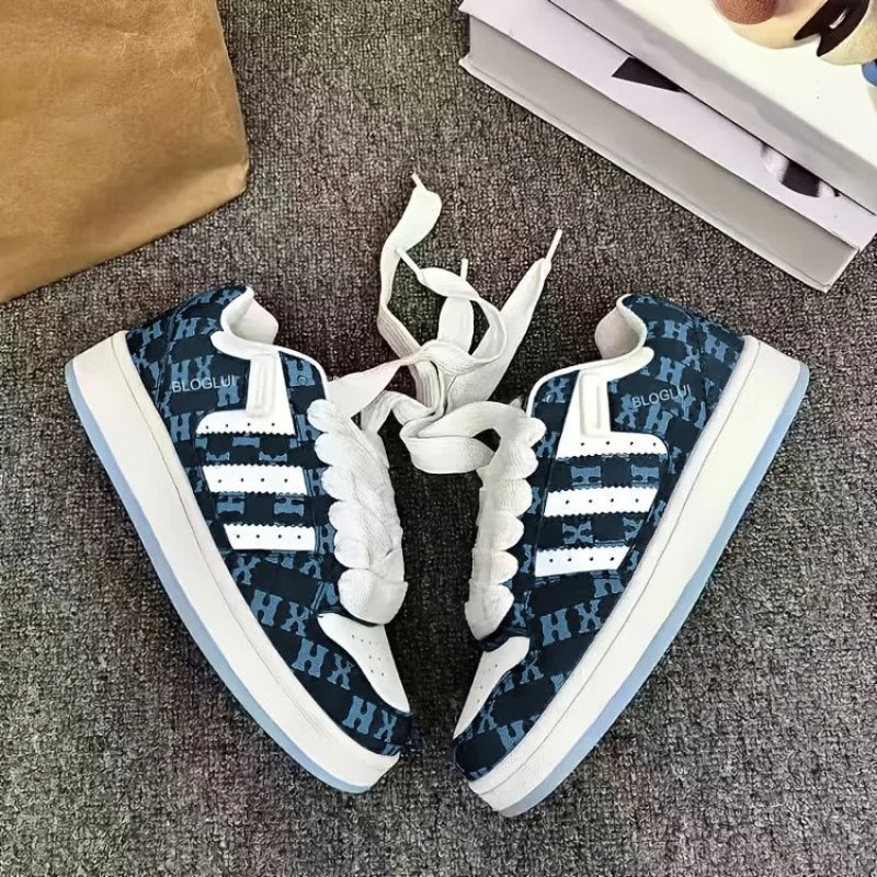Zapatillas de Skate con Cordones Anchos Novedad 2026 para Mujer, Color Azul y Blanco con Estampado de Letras, Calzado Informal, Zapatillas Blancas Deportivas de Estilo Urbano de Tendencia.
