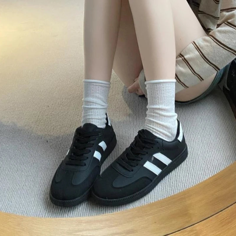 Zapatillas Urbanas Retro para Mujer | Tenis Casuales de Moda