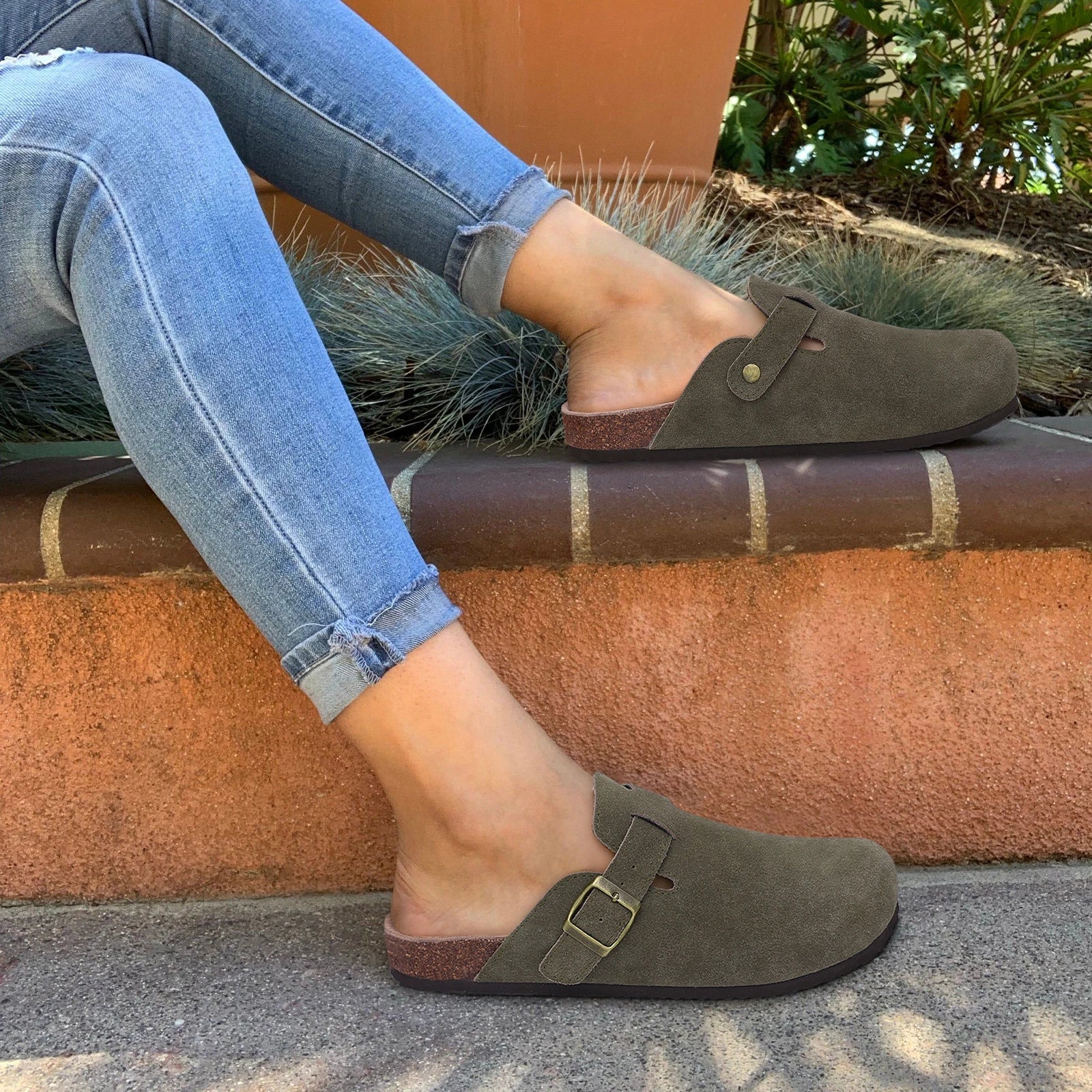 Comwarm Moda Mulas de ante para mujer Zapatillas de hombre Zuecos Plantilla de corcho Sandalias con soporte de arco Toboganes de playa al aire libre Zapatos para el hogar
